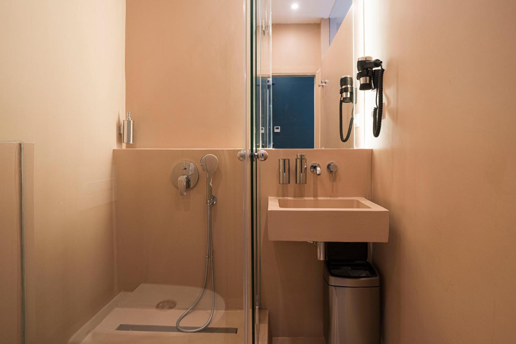 Hostal Sol Y K Барселона Экстерьер фото