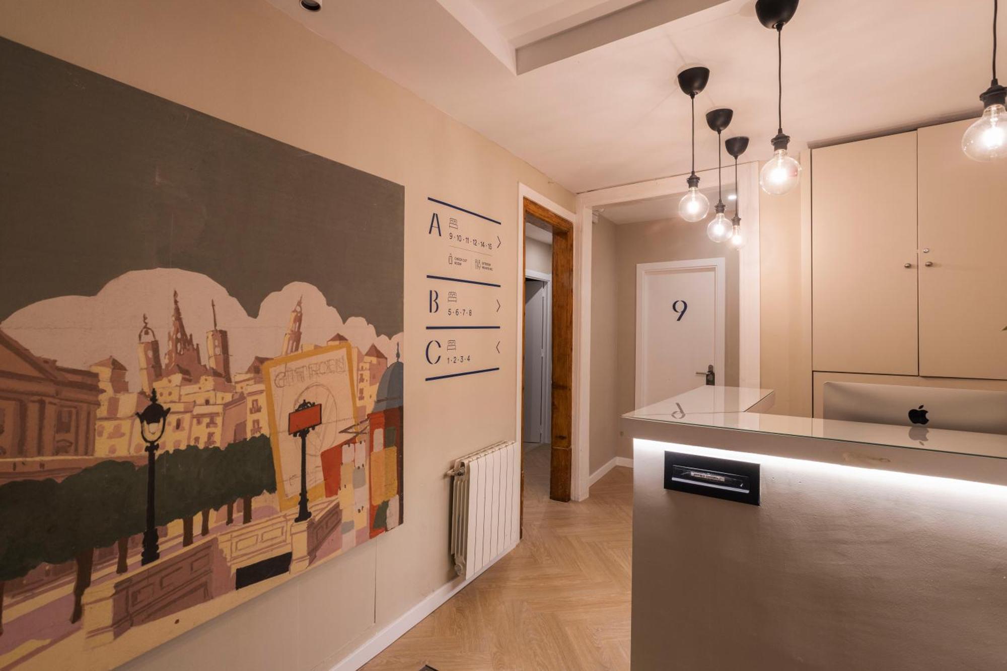 Hostal Sol Y K Барселона Экстерьер фото