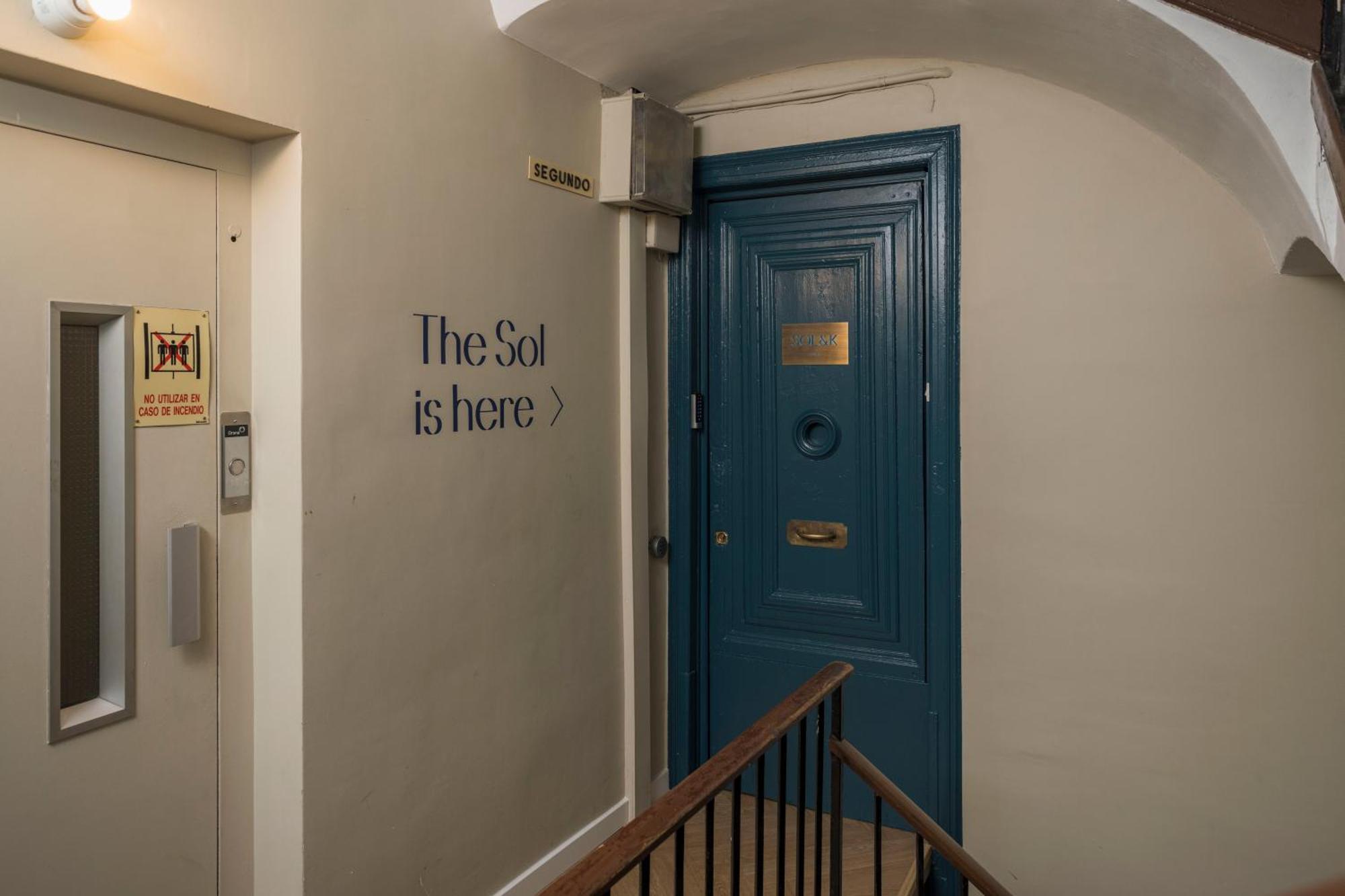 Hostal Sol Y K Барселона Экстерьер фото